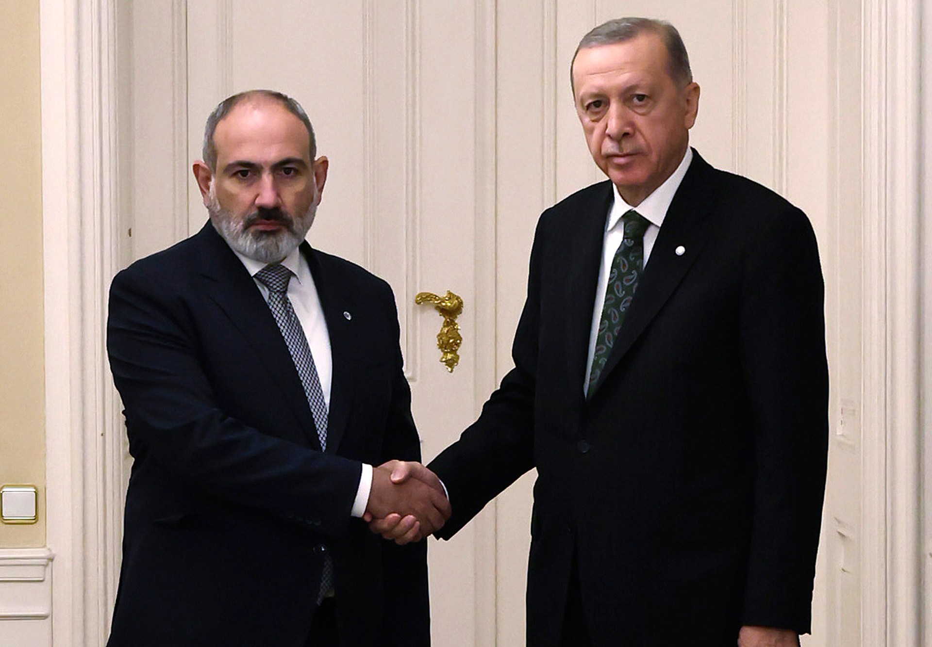 Armenian PM in Turkiye for ‘historic’ visit aimed at normalising ties | Politics News