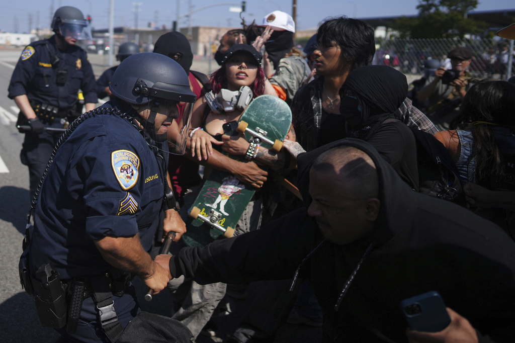Trump Objects to 'Rioters Bearing Foreign Flags' as Anti-ICE Protests Spread