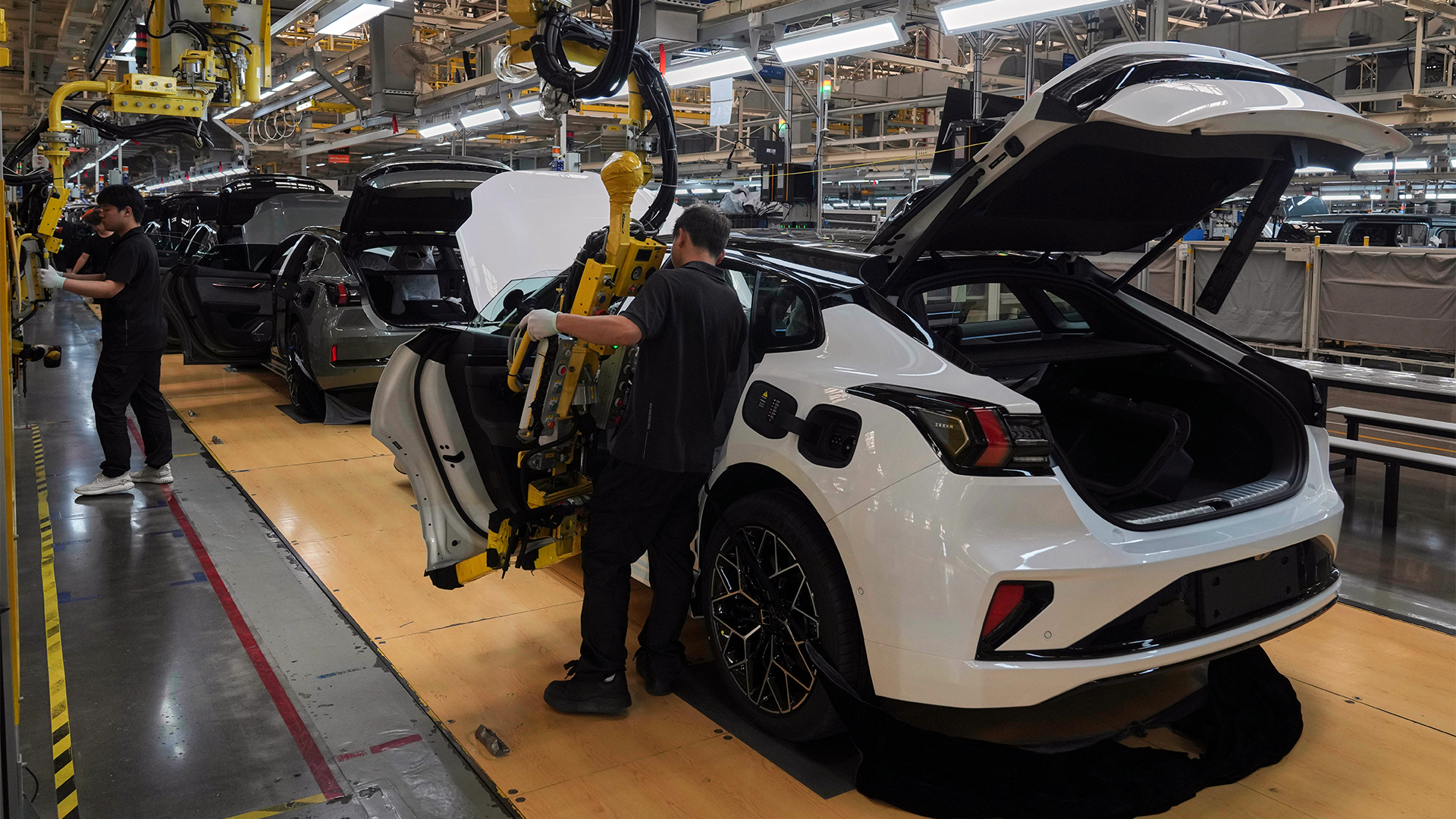China v EU: The fight for Europe’s electric vehicle market | Business and Economy