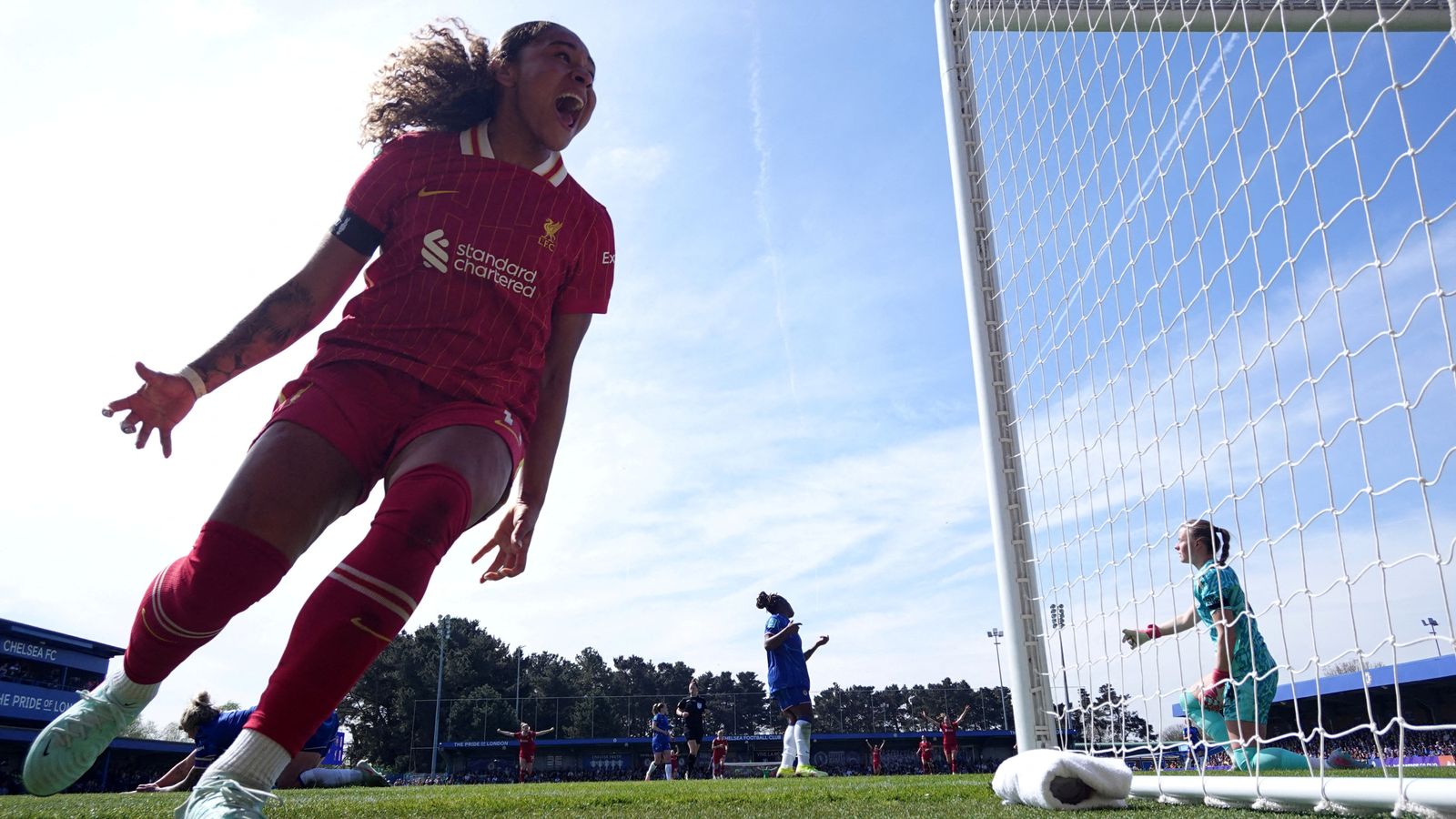 Striker Olivia Smith becomes first £1m female footballer as she moves from Liverpool to Arsenal | UK News