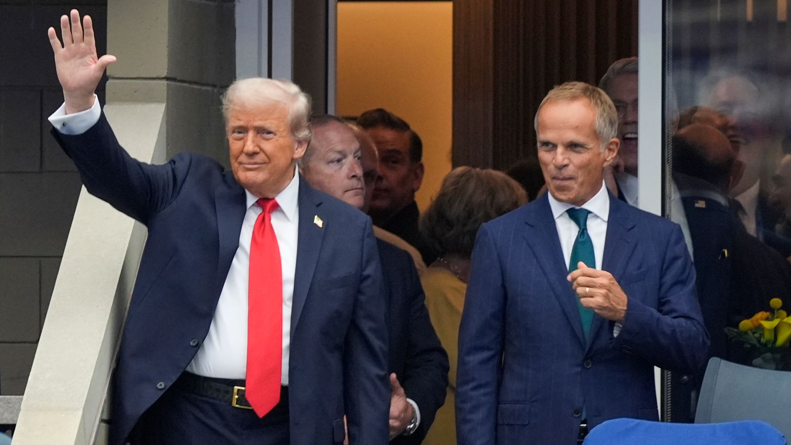 Cheers and boos as Donald Trump arrives for delayed Sinner-Alcaraz US Open men's final | World News
