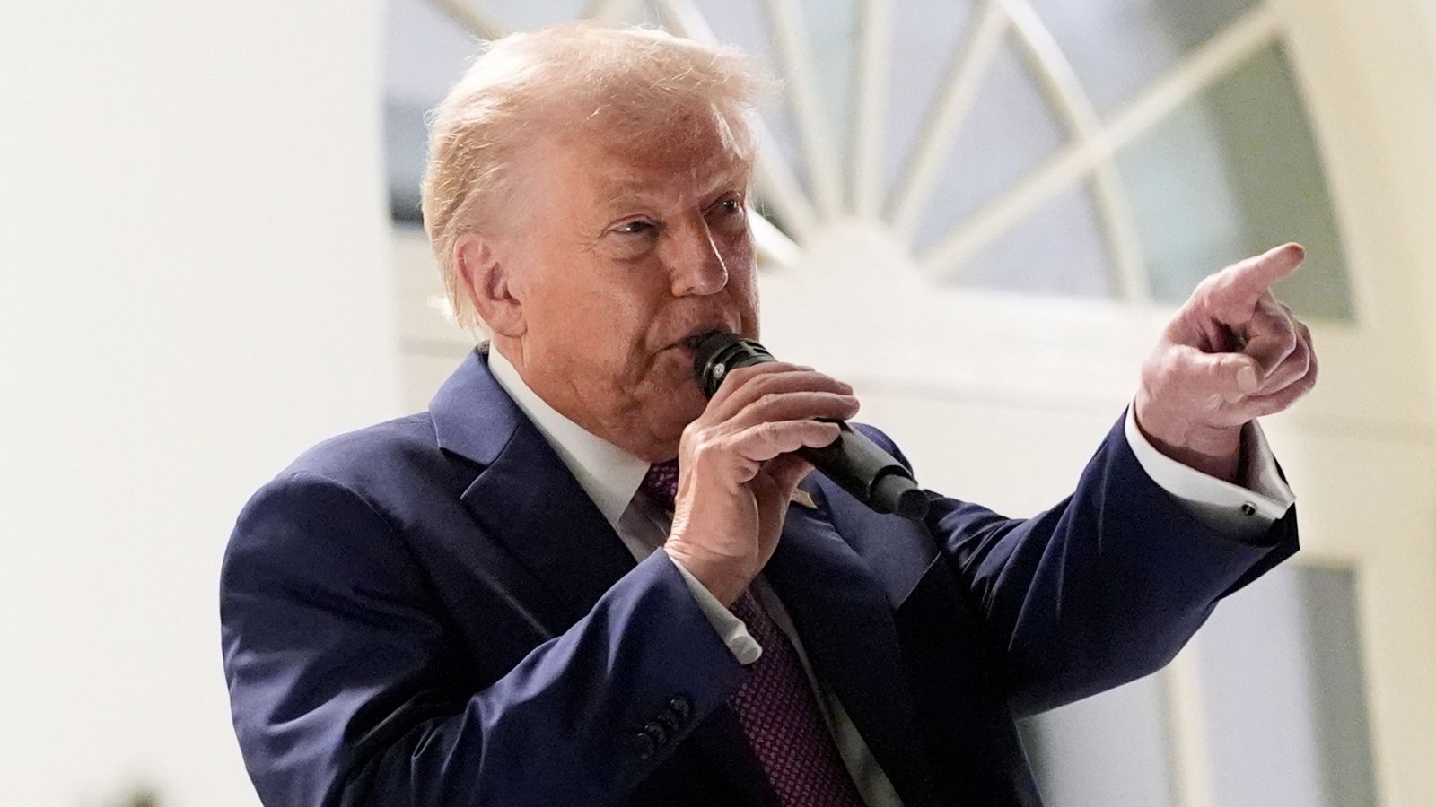 'Chipocalypse Now': Trump threatens 'war' on Chicago in immigration crackdown | US News