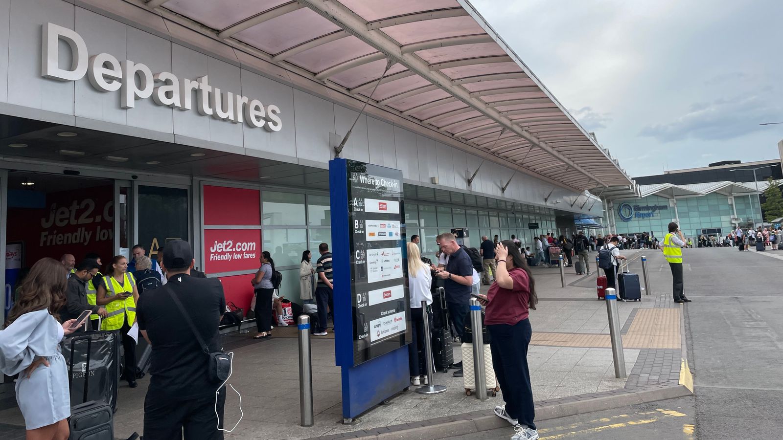 Border Force officer charged after 25kg of heroin found at Birmingham Airport | UK News