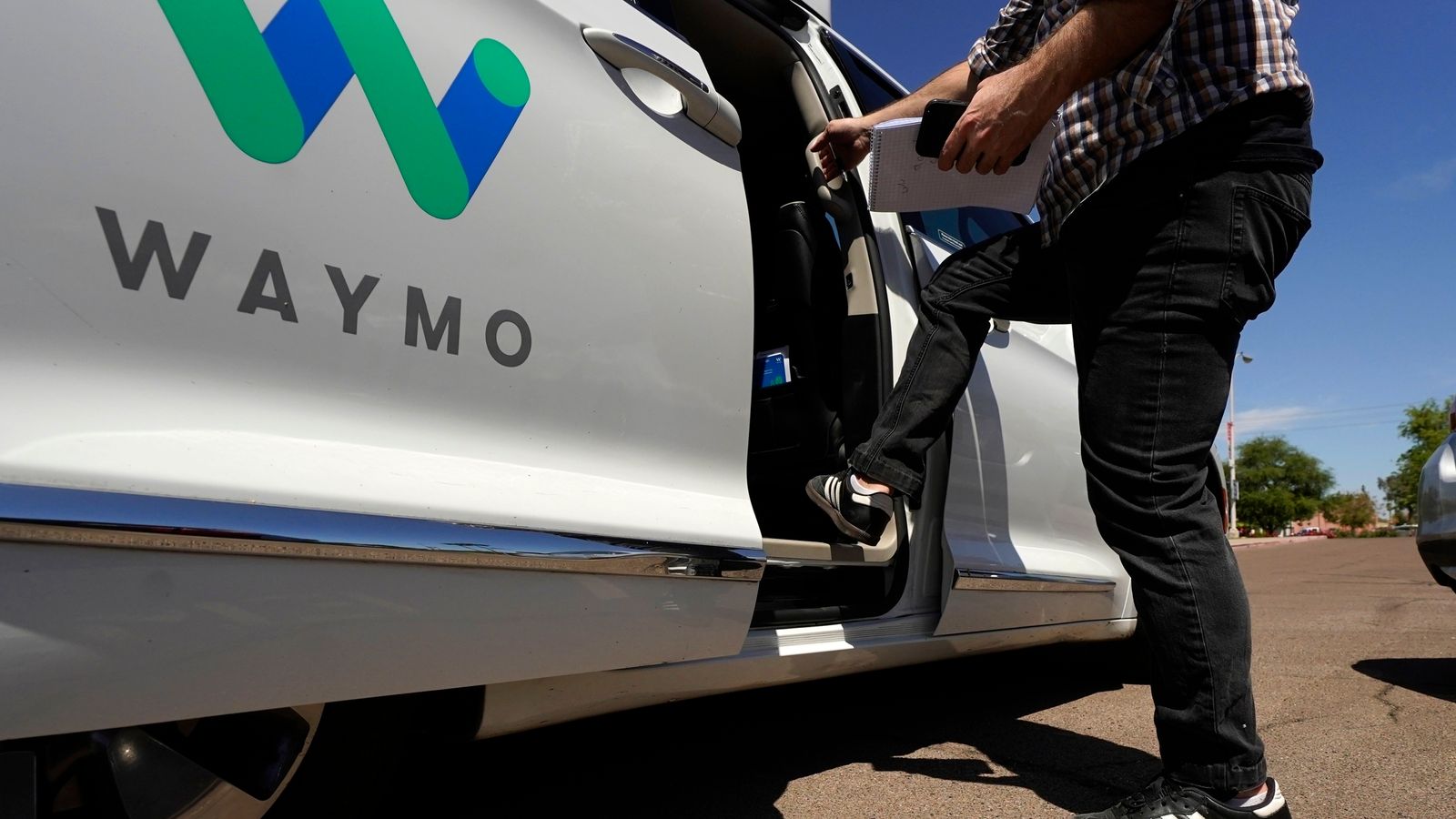 Driverless taxis to operate on London's roads from next year | Science, Climate & Tech News