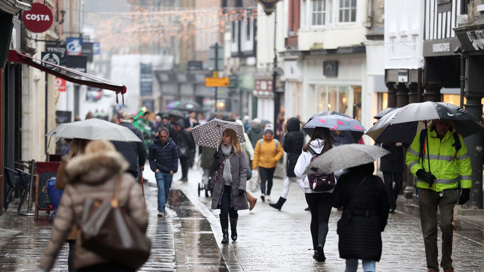 Retail sales the highest in three years in a surprise to economists | Money News